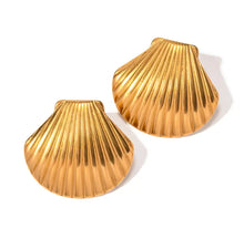 Load image into Gallery viewer, CLAM EARRINGS - GOLD