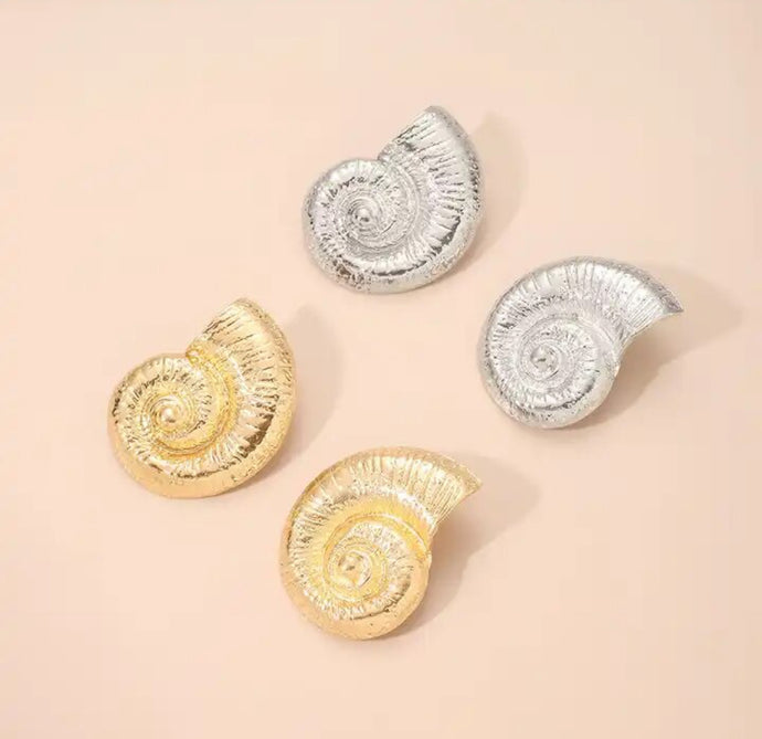 SEA CONCH EARRINGS (GOLD AND SILVER)