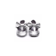 Load image into Gallery viewer, MINI BOW MOCCASINS - SILVER
