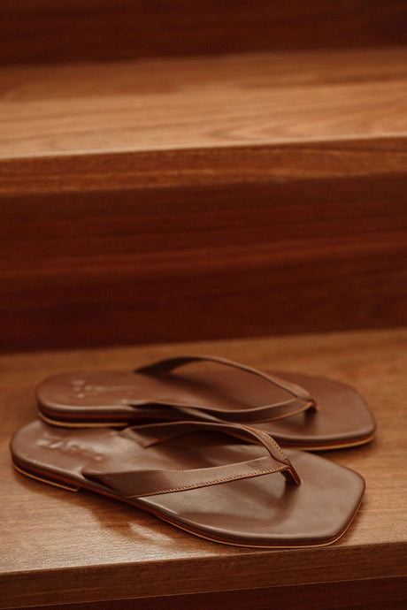 TONI THONGS - CHOCOLATE
