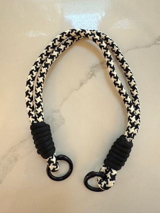 MOBILE PHONE WRIST STRAP - BLACK AND WHITE