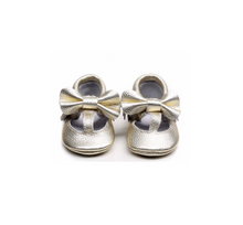 Load image into Gallery viewer, MINI BOW MOCCASINS - GOLD