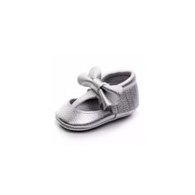 Load image into Gallery viewer, MINI BOW MOCCASINS - SILVER